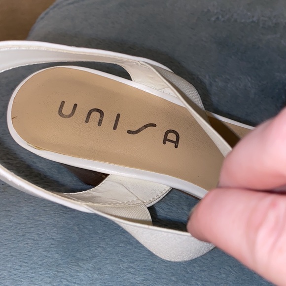 Lightly worn white heels size 9 1/2 - Picture 4 of 7